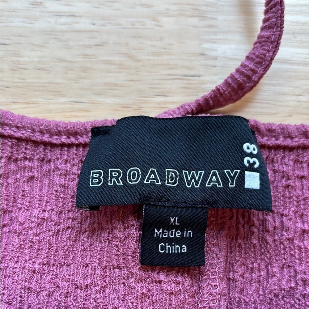 Broadway size XL  Cold Shoulder Blouse. - Picture 5 of 7